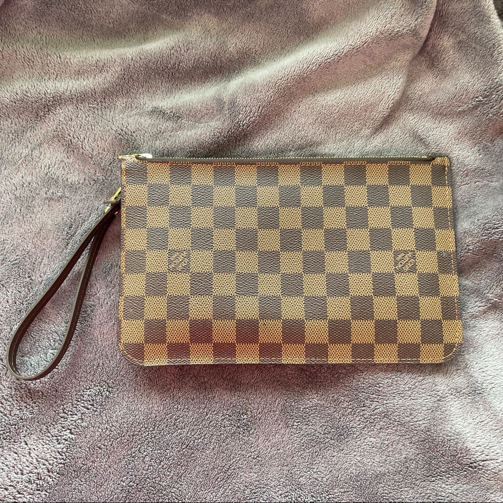 Authentic Louis Vuitton Neverfull Pouch/Wristlet